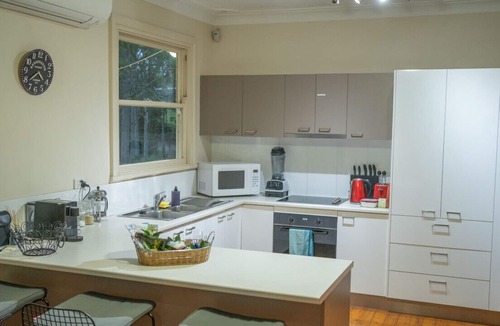Lemon Tree House | Lemon Tree House: 4 Bedroom Oasis