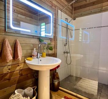 Taiarapu-Est Ski Chalet | Les Chalets de Afaahiti - Fare Okeani