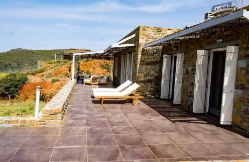 Ydrousa House | Levander Stone House