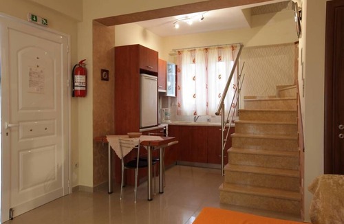 Aliverion Apartment | Life Maisonette Cozy Getaway, 5 min from the beach