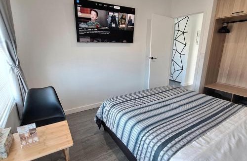 Tullimbar Bed & Breakfast | Light Blue