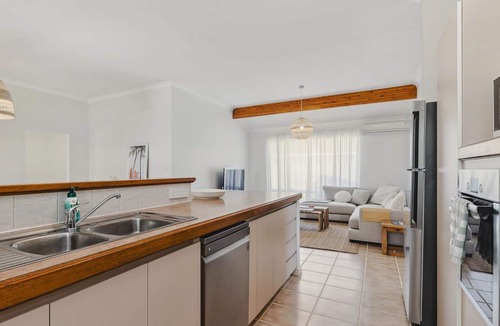 Dawesville House | Light & Bright Pet Friendly Beach Side Haven
