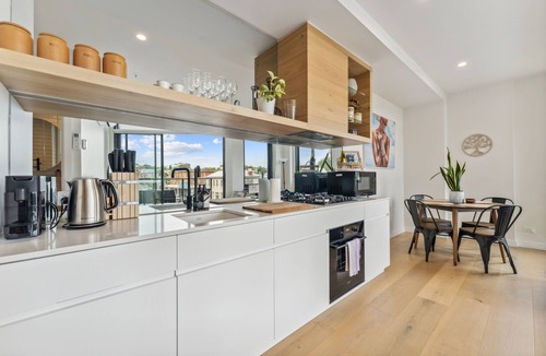 Flemington Apartment | Light-Filled 2BR Apt nw/Balcony + Free Parking - Near Flemington Racecourse