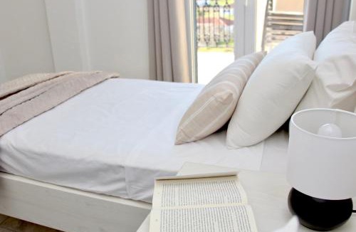 Alikanas Apartment | Lightful Attic at Regina Apartments