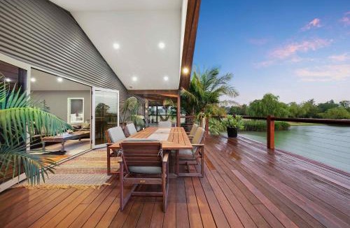 Keinbah Villa | Lilies Lakeside Spa Villa - 1 Bedroom