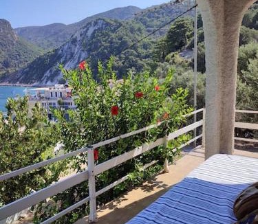 Avlakia House | Lilly's Seaview Retreat Cottage
