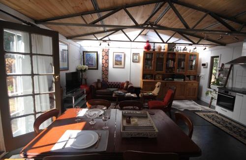 Wheatsheaf Apartment | Lily's Farm Studio