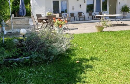 Haniotis House | Lily's House-Seafront apartment in Hanioti, Halkidiki