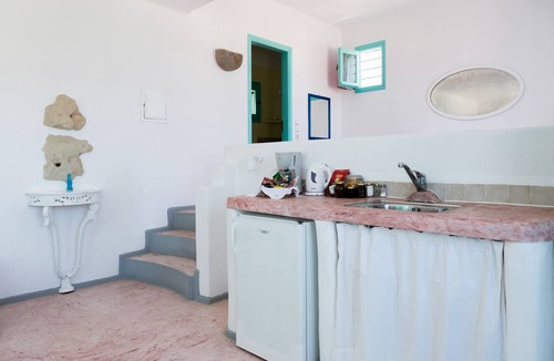 Milos Apartment | Limeri apartments "Steal time for a real hideaway!"