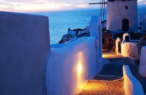 Oia House | Lioyerma Windmill Villa With Outdoor Hot Tub