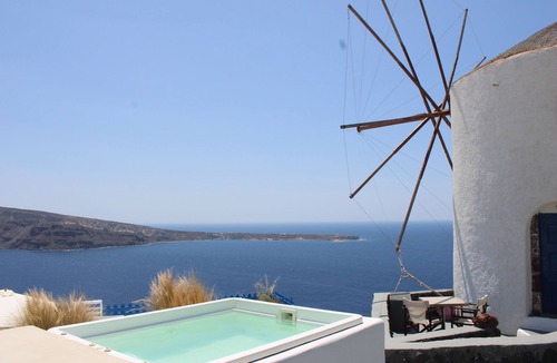 Oia House | Lioyerma Windmill Villa With Outdoor Hot Tub