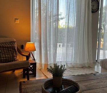 Oropos House | Lithos