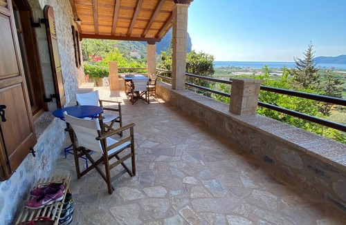 Leonidio House | Lithos