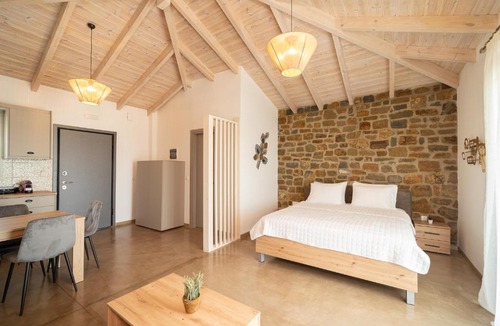 Pylos-Nestoras Hotel | Lithos Suites