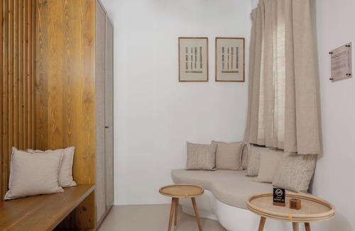 Kamares Hotel | Lithos Suites