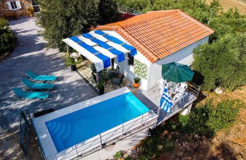 Lirkia House | Little Artemis Cozy Cottage
