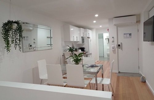 Barrack Point Apartment | 'LITTLE LAKE LODGE' - on Warilla Beach/Little Lake