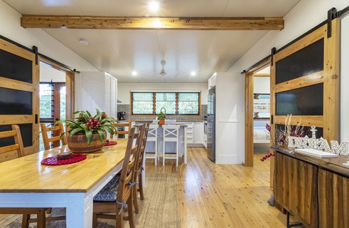 Little Mountain House | Little Mountain Retreat – Where the Bush meets the Beach