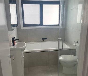 Riverside House | Little White House on Ecclestone, Riverside