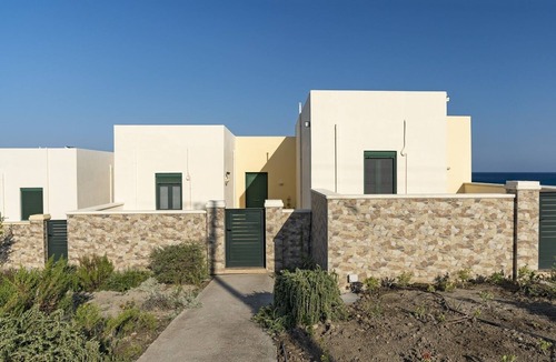 Lahania House | Live by the sea at House Almyra