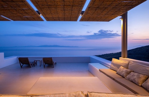 Kardiani House | Living Theros Luxury Suites