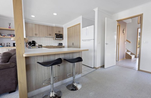 Paynesville House | Locanda - A welcoming and beautifully presented home located on the canals