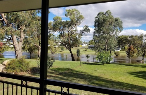 Stanthorpe Cottage | Located 10 minutes walk from the main street overlooking the local creek