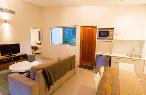 Wilyabrup House | Located on the exclusive Flutes/Brookland Valley Vineyard property