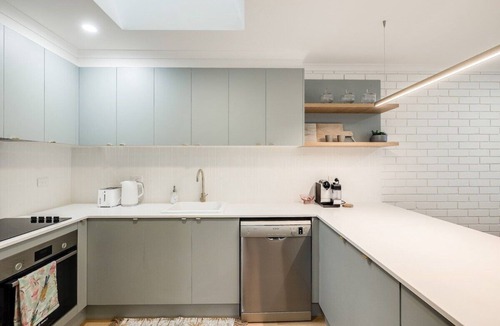 East Toowoomba Apartment | Location Meets Elegance - The Perfect Stay!
