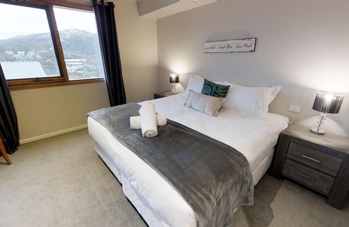 Perisher Valley Apartment | Lodge Apartment 21 - Deluxe apartment with spectacular views