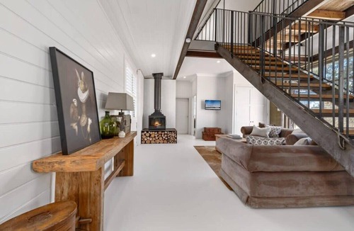 Borenore Apartment | Loft House - On Heifer Station Vineyard, Firepit