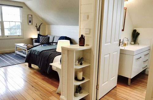 Richmond House | Loft Over The Vines - private relaxing escape