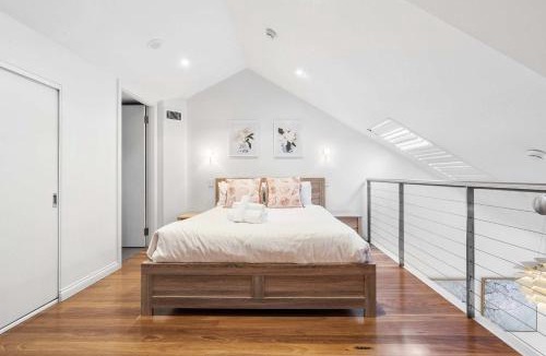 Woolloomooloo Apartment | Loft-Style Waterfront Apartment