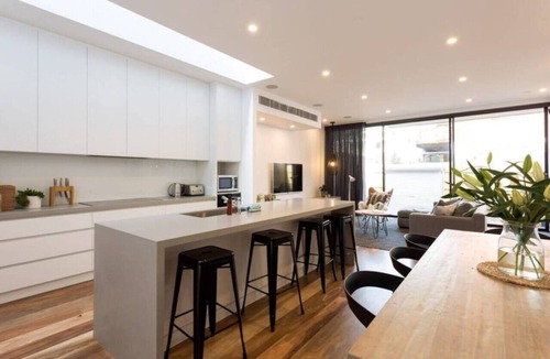 Collingwood Apartment | Lola Sophisticated Roof Top