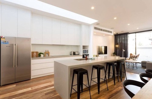 Collingwood Apartment | Lola Sophisticated Roof Top