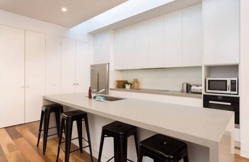 Collingwood Apartment | Lola Sophisticated Roof Top