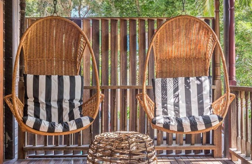 Belongil House | Longhouse - spacious 4 BR Belongil Beach retreat