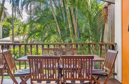 Belongil House | Longhouse - spacious 4 BR Belongil Beach retreat