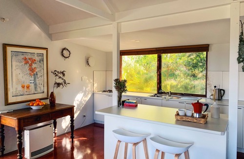 Blewitt Springs Cottage | Lost in the Vines. Vineyard Escape.