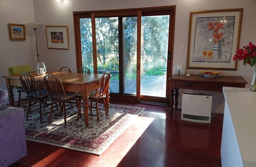 Blewitt Springs Cottage | Lost in the Vines. Vineyard Escape.