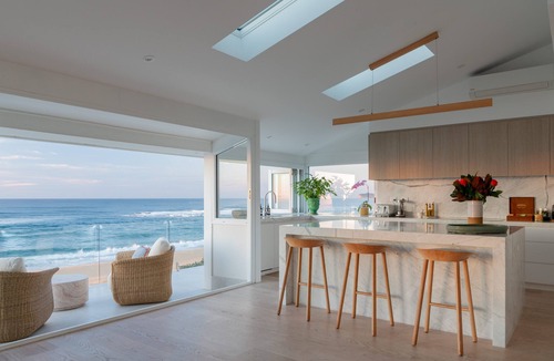 Forresters Beach House | Loulou Beach House – 4 BR excl. Studio