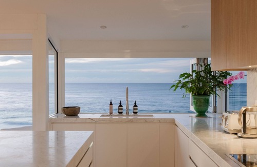 Forresters Beach House | Loulou Beach House – 4 BR excl. Studio