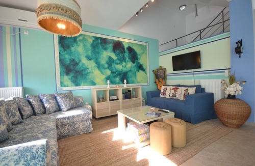 Loutraki House | Loutraki Diamond Beach House: By the beach