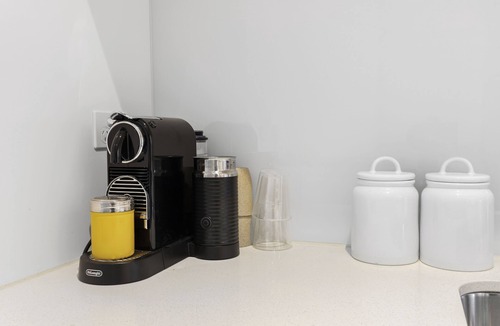 Southbank Apartment | Love Melbourne by Ready Set Stay - Huge balcony apartment, pet friendly, WIFI