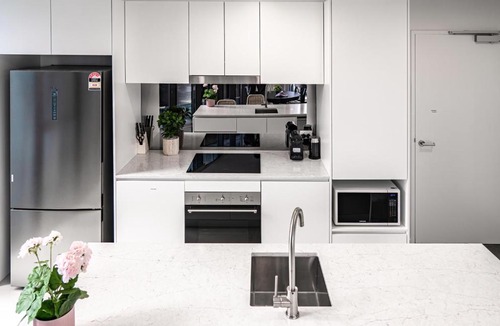 Belconnen Apartment | Lovely 1-Bedroom with 5 star amenities