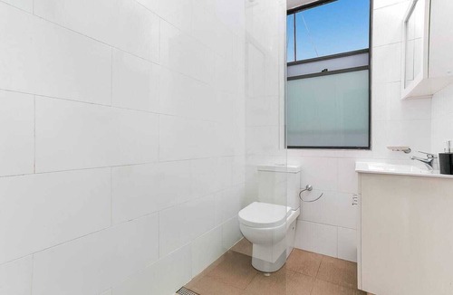 Bellevue Hill Apartment | Lovely 2 bed apartment in Bondi Beach plus fold out sofa. 15 min walk to beach.
