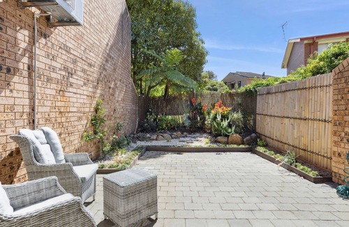 Batehaven House | Lovely renovated townhouse in Batehaven