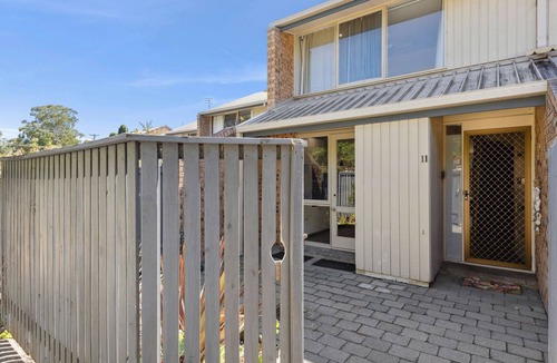 Batehaven House | Lovely renovated townhouse in Batehaven
