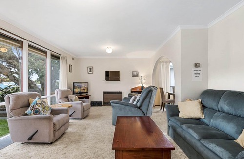Apollo Bay House | Low - Central Location & Close to the Beach