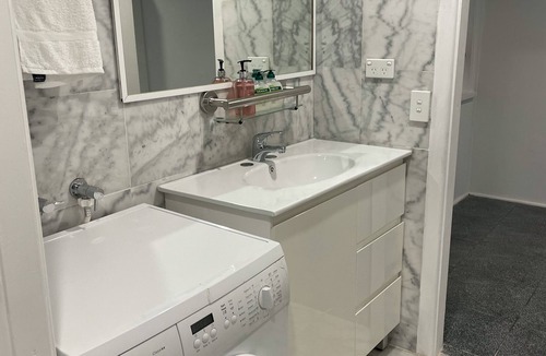 Granville House | Low price clean linen free stuff G2 sleep 15 persons